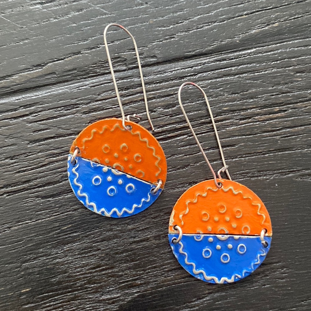 Metal Textured Round Dangle Earrings in Orange and Blue